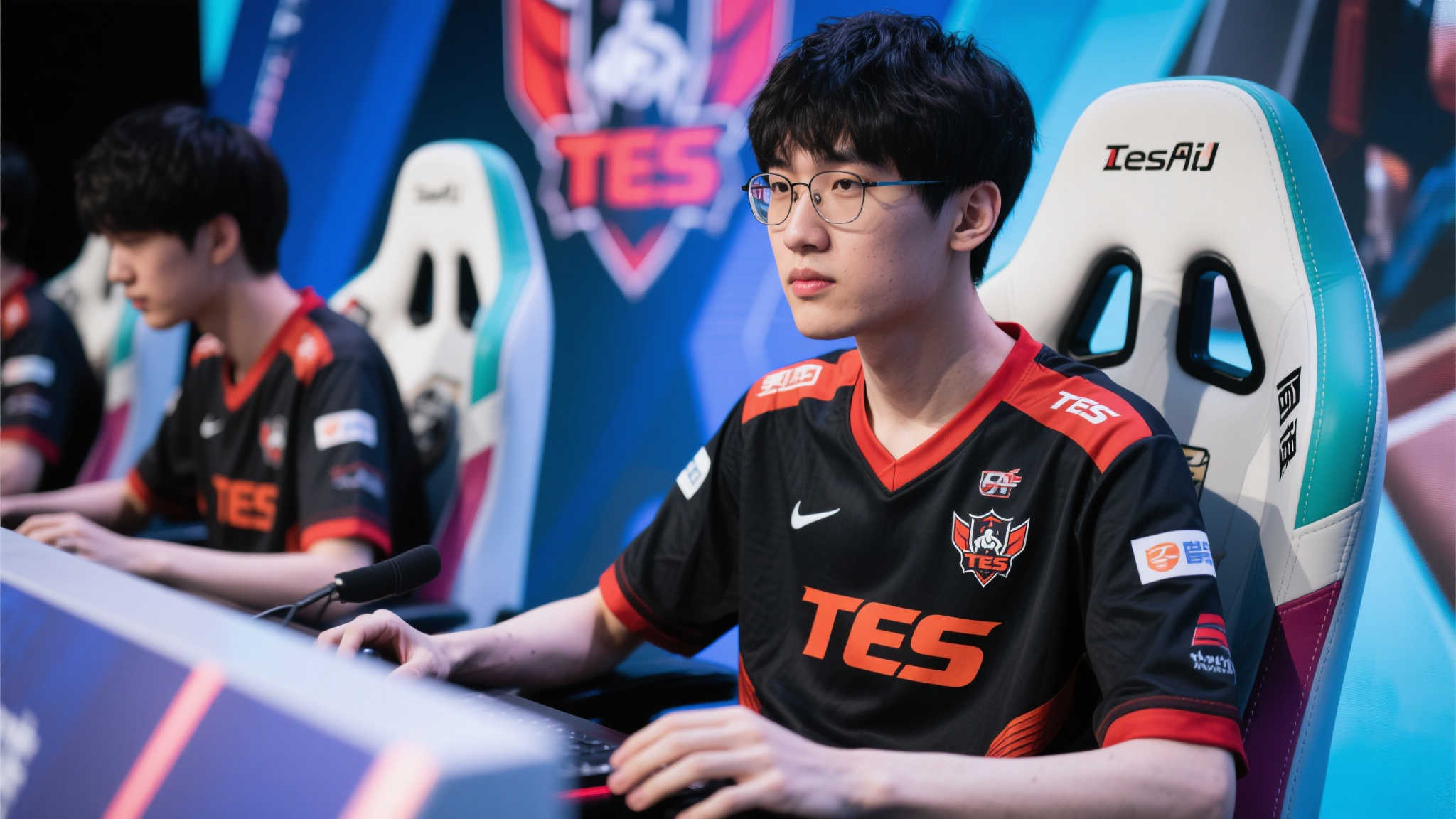 TES引援新辅助，JDG购入山鸡，刘青松退役阿乐表现失常。